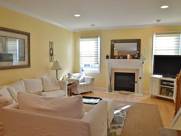 2nd image of 411 Hartford Dr