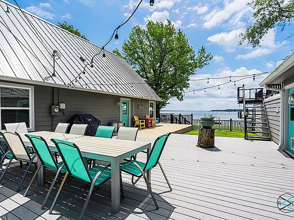 3rd image of 2220 Wildwood Way