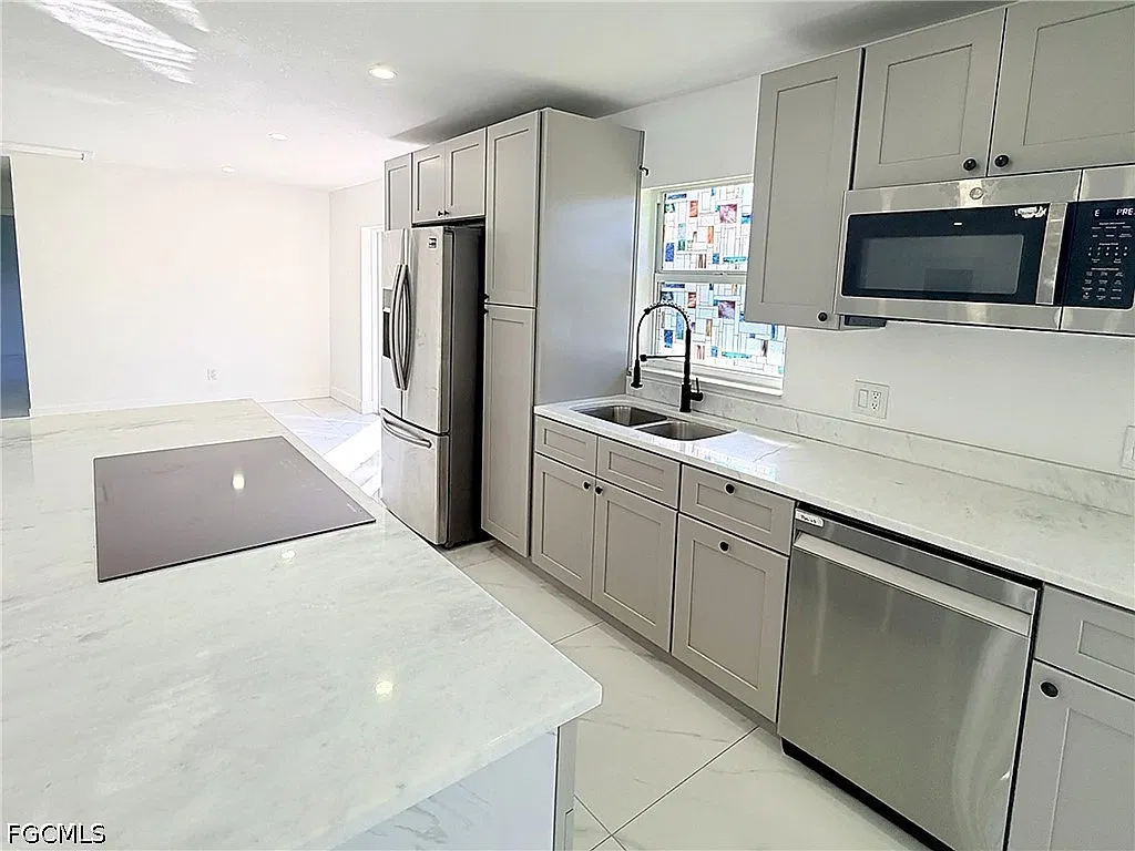 2 bed, 2.0 bath, 1414 sqft, $1,800 — Photo 2
