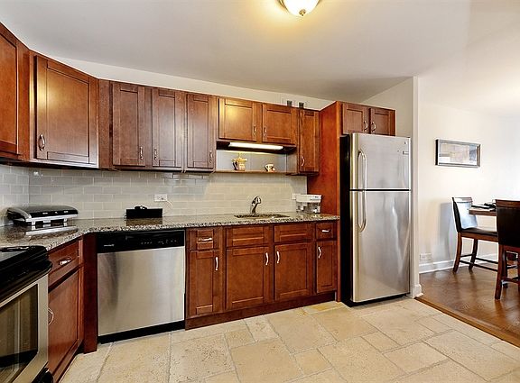 2nd image of 1660 N La Salle St #2106