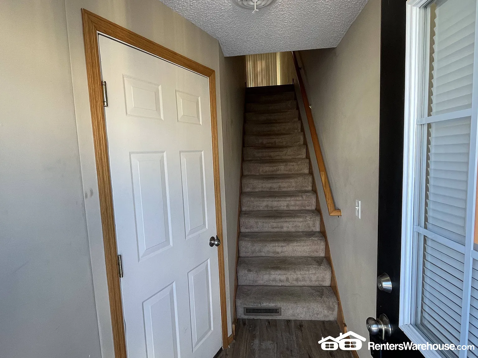 Available August 8 - 2 Bed/1.5 Bath Townhome in Prior Lake — Photo 2