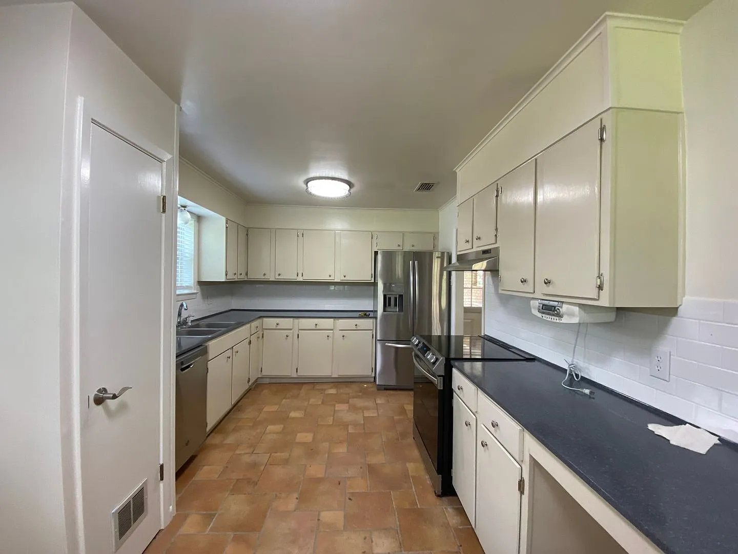 3 Bedroom House off Highland and Staring Lane — Photo 3