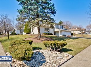 74 Asbury Ln, Cary, IL 60013