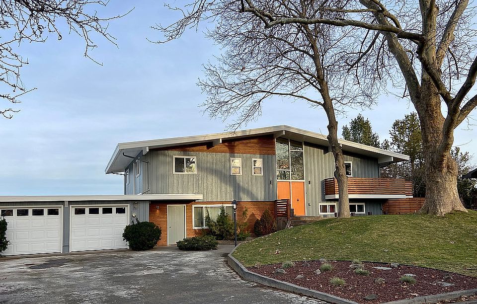 1st image of 36 NE Tremont Dr