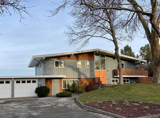 36 NE Tremont Dr, College Place, WA 99324