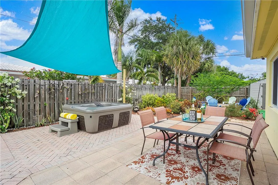 3 bed, 2.0 bath, 1605 sqft, $4,575 — Photo 4