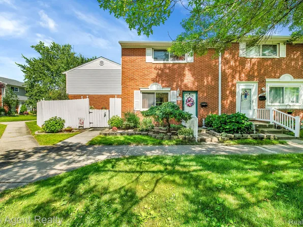 31999 Williamsburg St, Saint Clair Shores, MI 48082