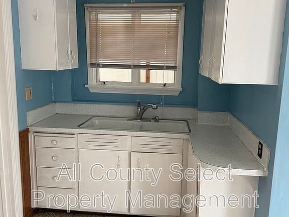 3rd image of 16 Mount Vernon St #1