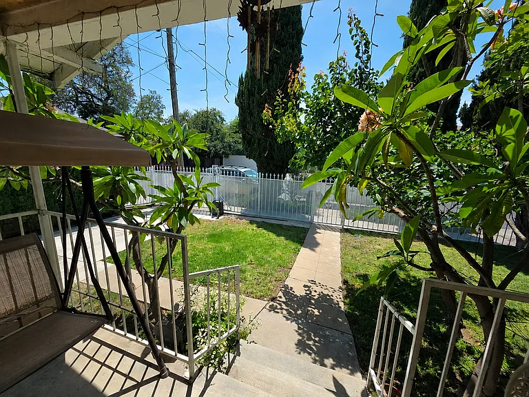 2910 2nd Ave — Photo 2