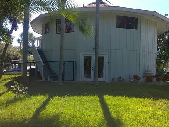 2nd image of 2065 Panama Blvd