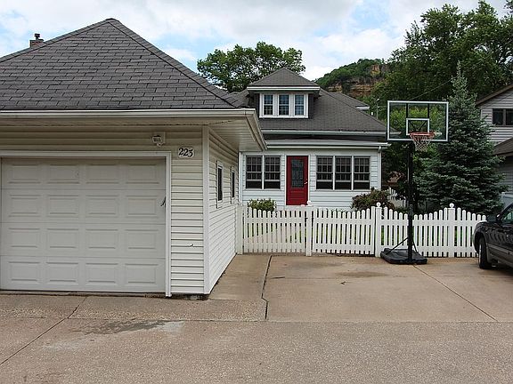 2nd image of 223 Losey Blvd N