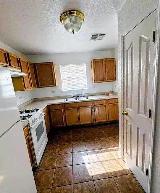 Building Photo - 12247 Tierra Bella Dr