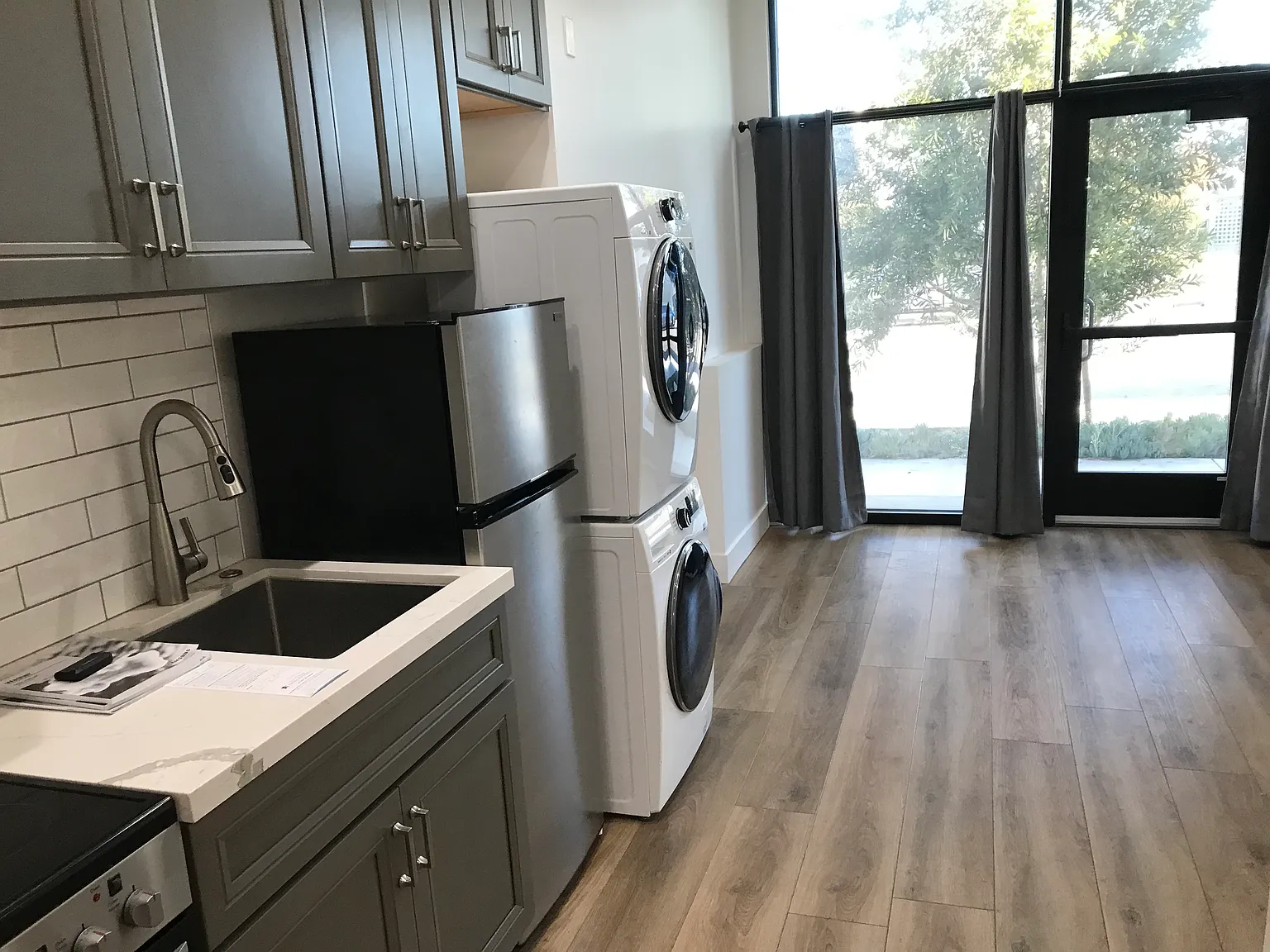 1 bed, 450 sqft, $1,950 — Photo 3