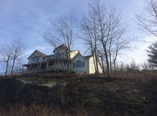 90 Overlook Rd, Pomona, NY 10970