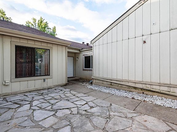 4th image of 9123 S Greenridge Ln #8
