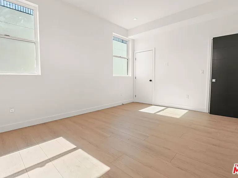 2135 S Longwood Ave #1/2 — Photo 10