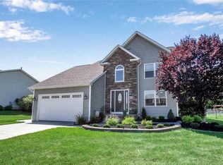 6010 Pinehurst Ct, Lake View, NY 14085