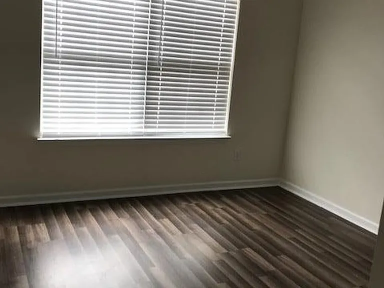 1432 Hilltop Dr — Photo 2