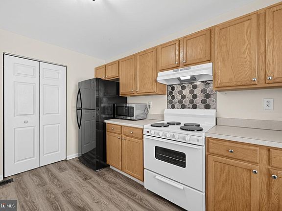 3rd image of 380 Addison Rd