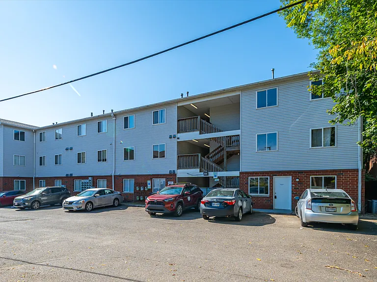 Sumner Point Apartments — Photo 14