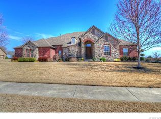 9508 N 137th Ct E, Owasso, OK 74055