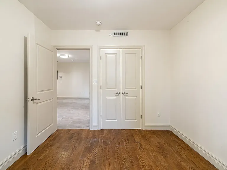 300 Eldert St #1R — Photo 5