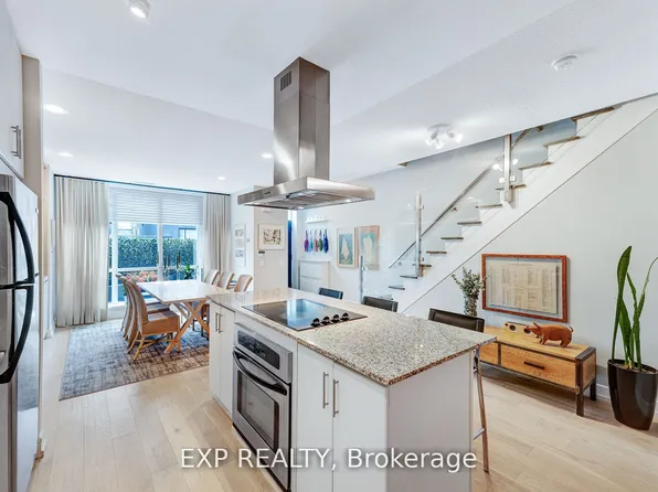 116 George St #N109, Toronto, ON M5A 3S2
