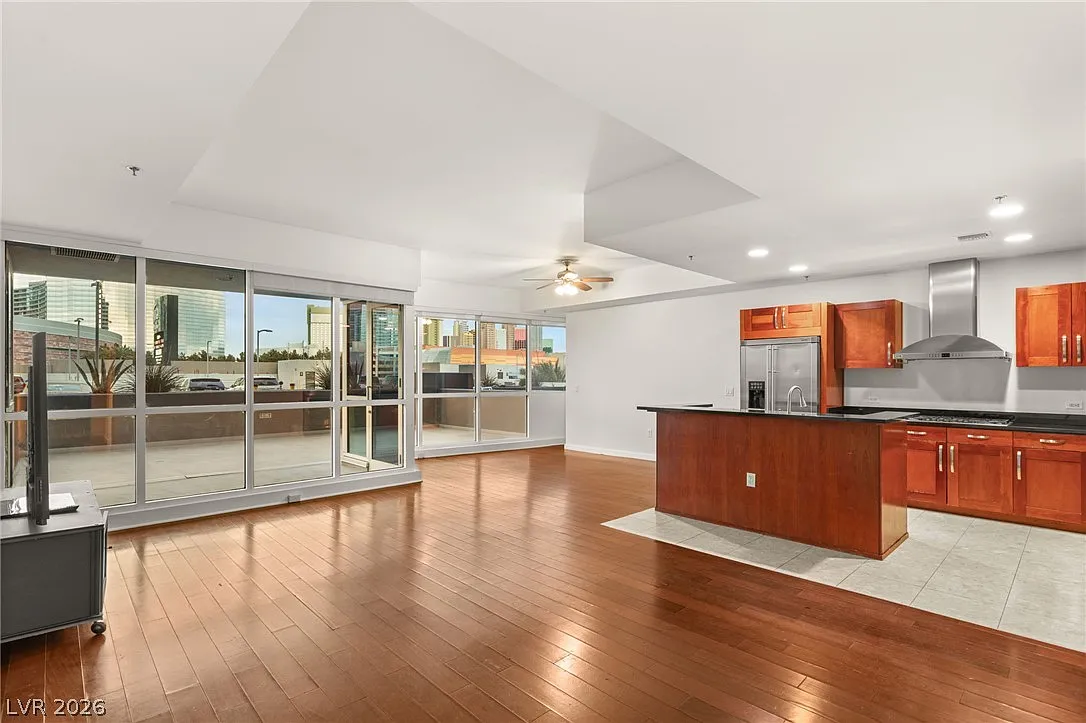 Panorama Towers — Photo 3