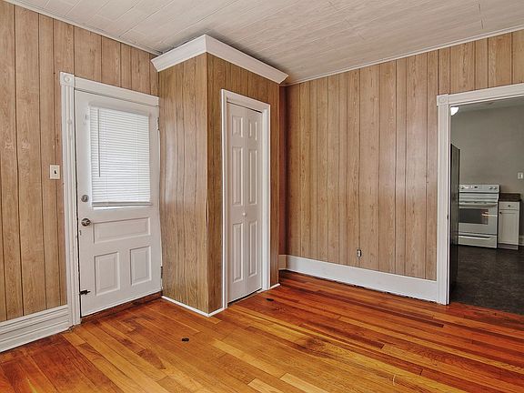 3rd image of 451 W 2nd St Floor 1