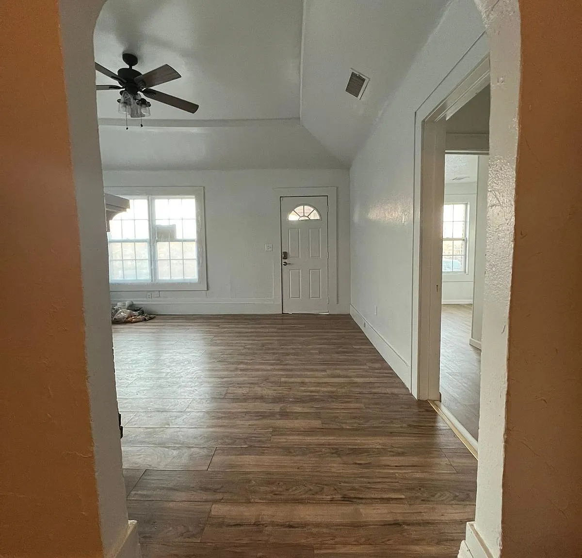 3 bed, 1231 sqft, $1,100 — Photo 3