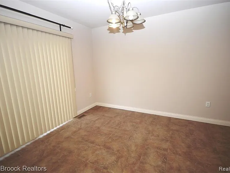 1115 Birchwood Dr — Photo 10