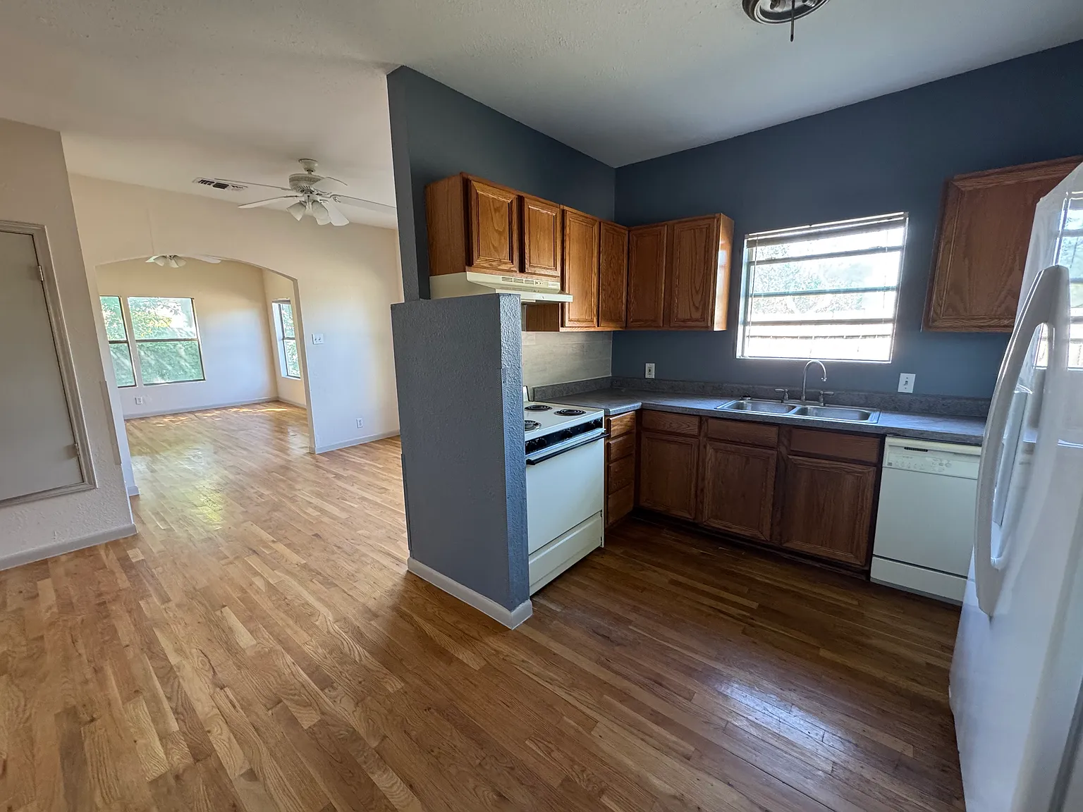 709 E. Elmira St. — Photo 4