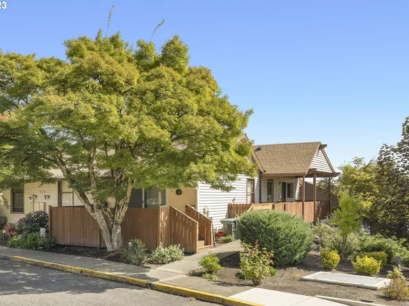 11560 SW Crown Dr Unit 4, King City, OR 97224