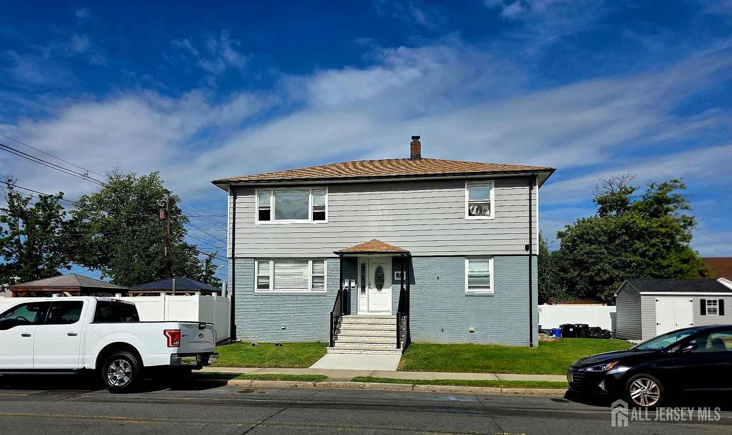 3 bed, 1.0 bath, 2128 sqft, $2,800 — Photo 1
