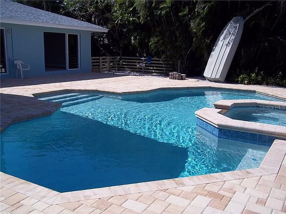 2nd image of 306 Hillpoint Dr