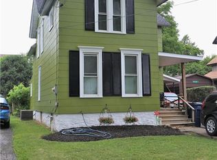 12 Vine St, Lockport, NY 14094