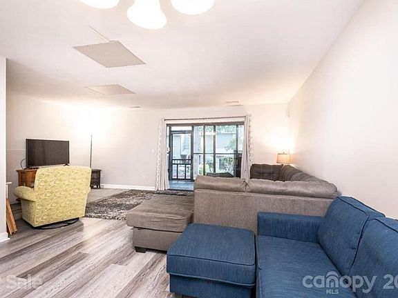 3rd image of 4340 N Center St Unit 203
