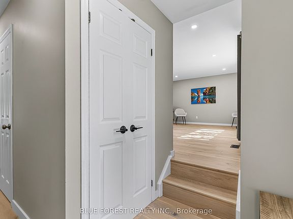3rd image of 32 Meadowview Rd