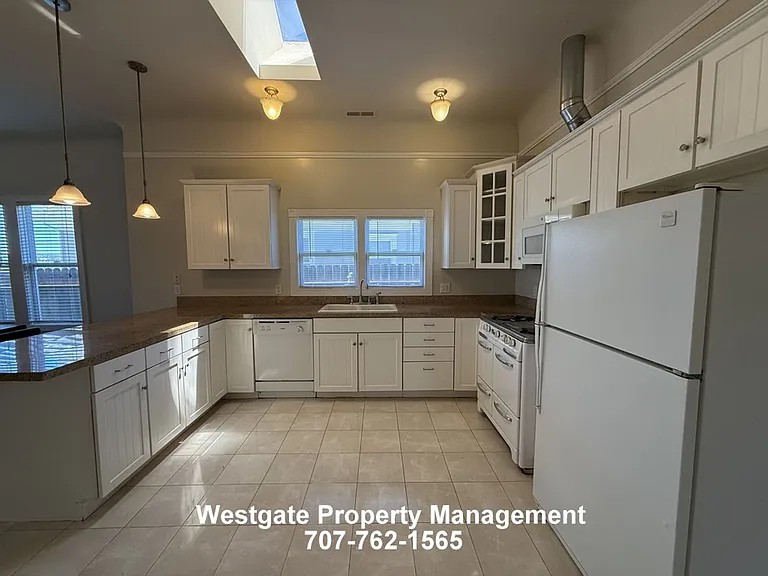 728 Petaluma Blvd S — Photo 13