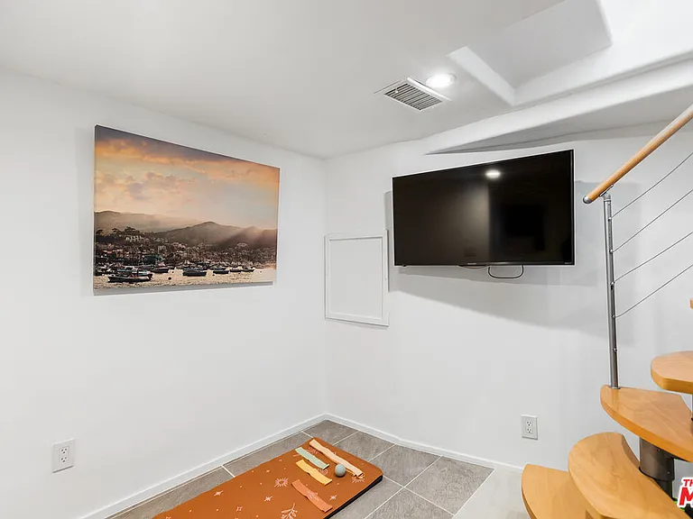 8380 Hollywood Blvd — Photo 54