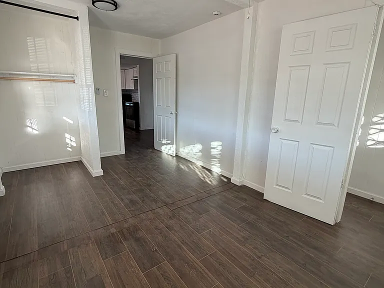 241 S California St — Photo 30