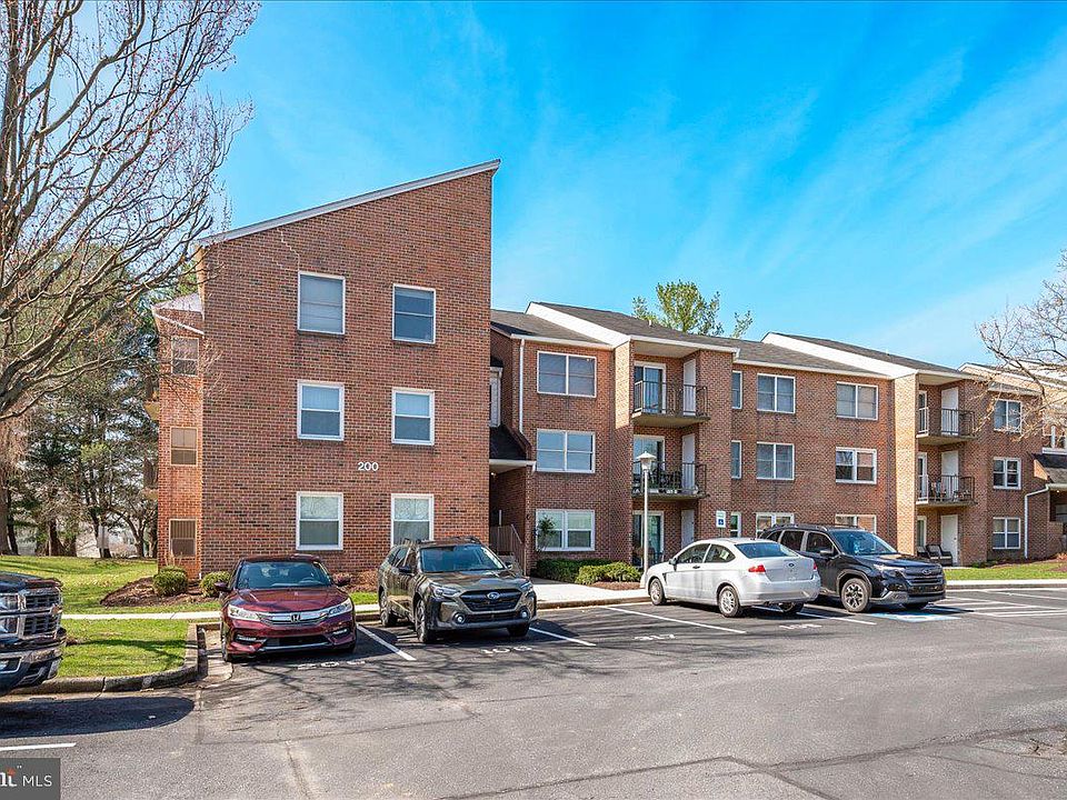 1st image of 200 Chapel Ct APT 319