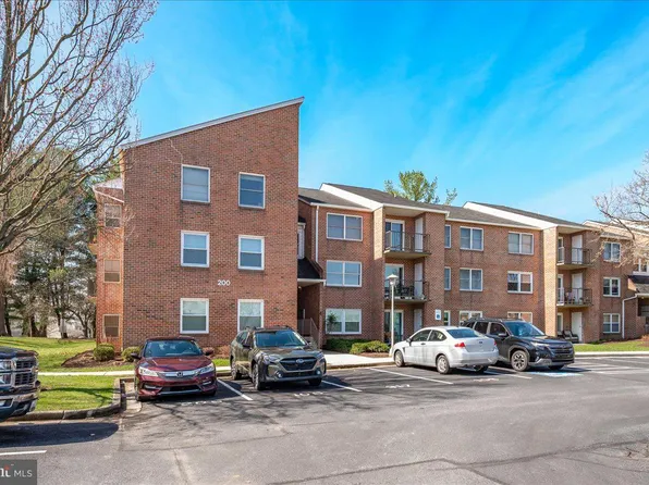 200 Chapel Ct APT 319, Walkersville, MD 21793