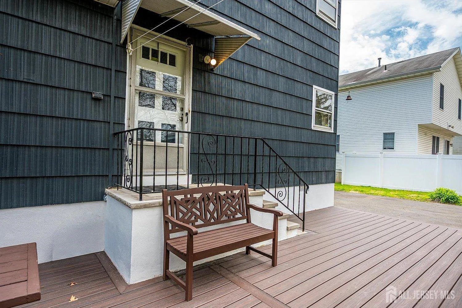 3 bed, 1.0 bath, $2,700 — Photo 2