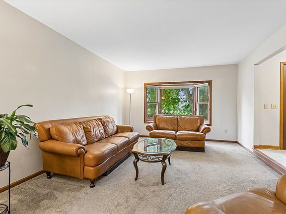 2nd image of 1056 Fox Valley Dr