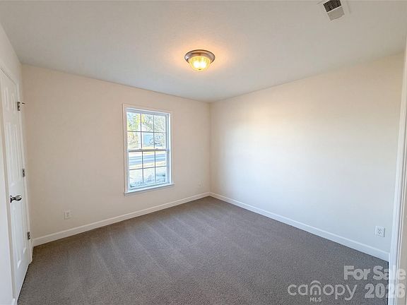 4th image of 3088 Trimble Cir