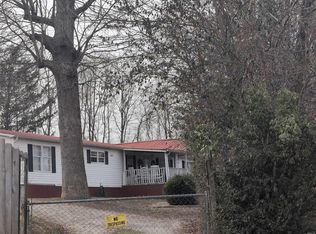 129 Sparrow Ln, Lake City, TN 37769