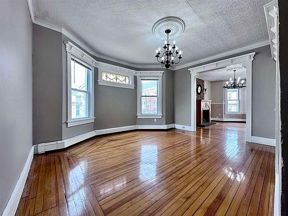 5th image of 117 Duncan Ave Floor 2