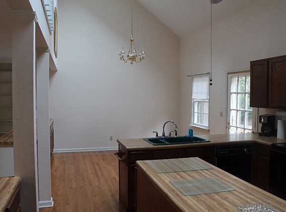 4th image of 109 Birchwood Ct