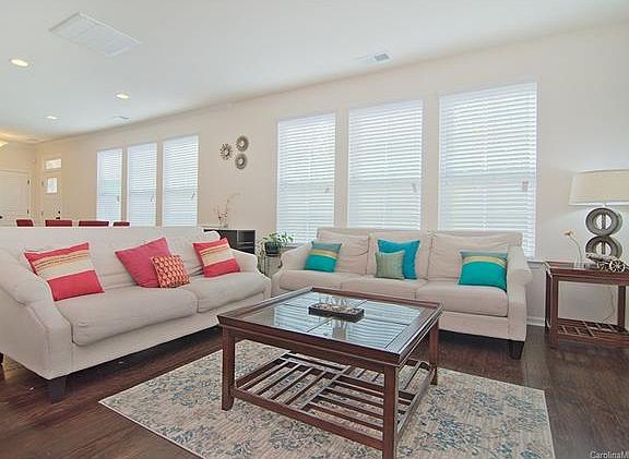 5th image of 4631 Blackmuir Wood Cres
